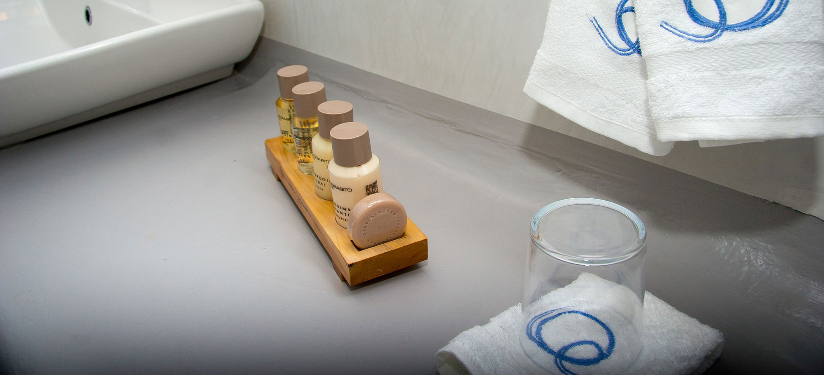 INFINITY HONEYMOON CAVE SUITE